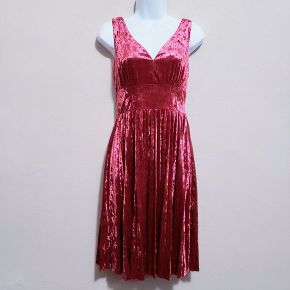 3/$30! Modcloth Splendorous Spree Pink Crushed Velvet Pleated Dress - Picture 2 of 12